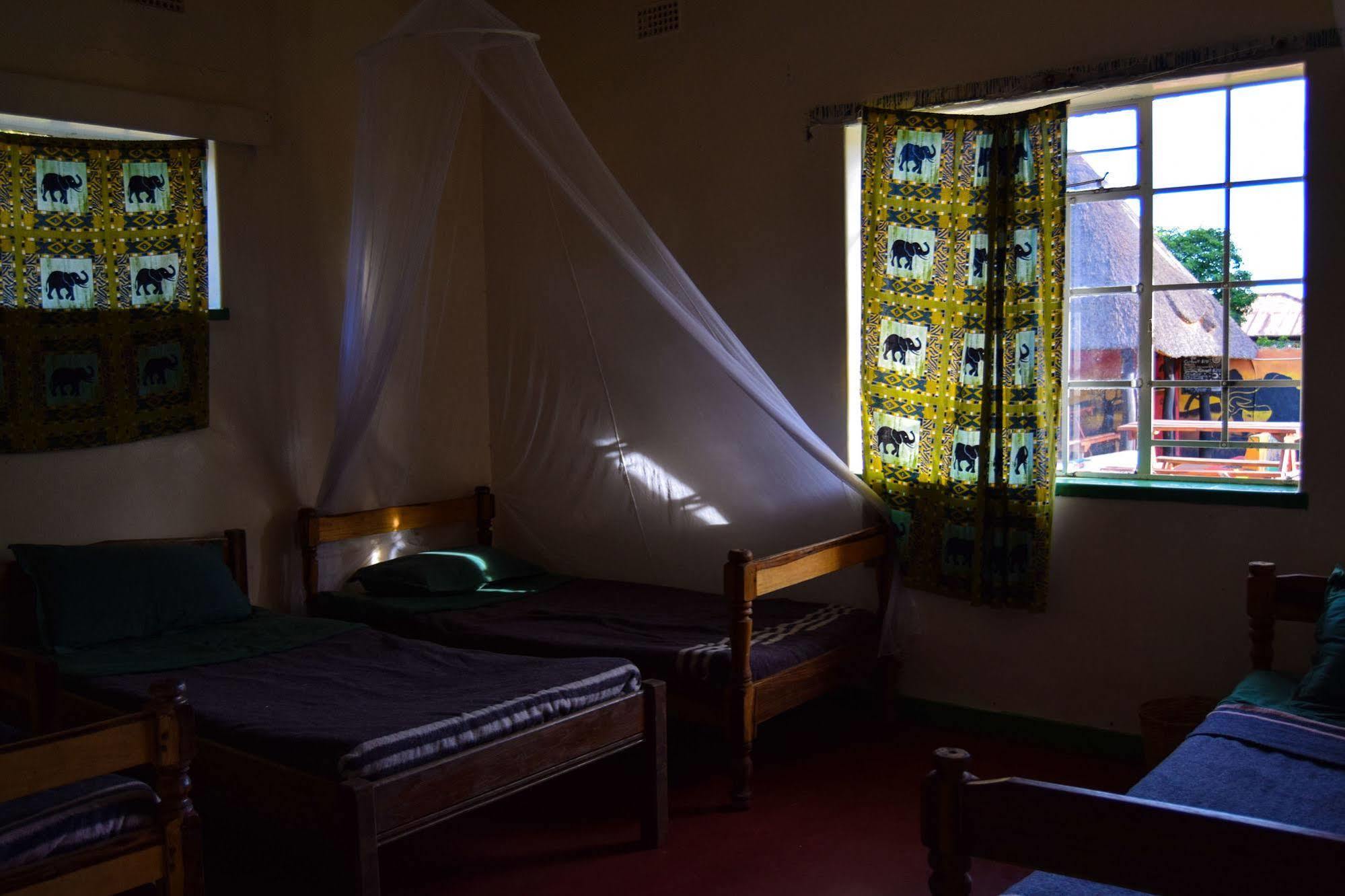 Zinga Backpackers Hotel Livingstone Ngoại thất bức ảnh
