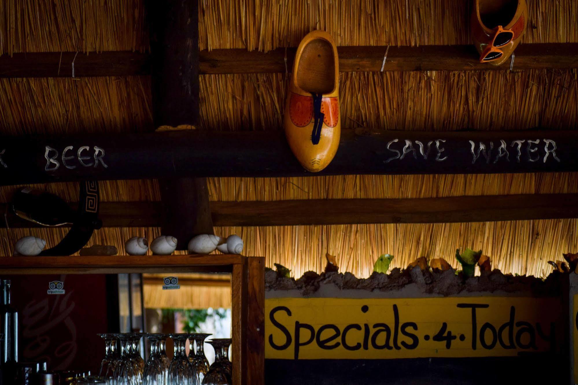 Zinga Backpackers Hotel Livingstone Ngoại thất bức ảnh